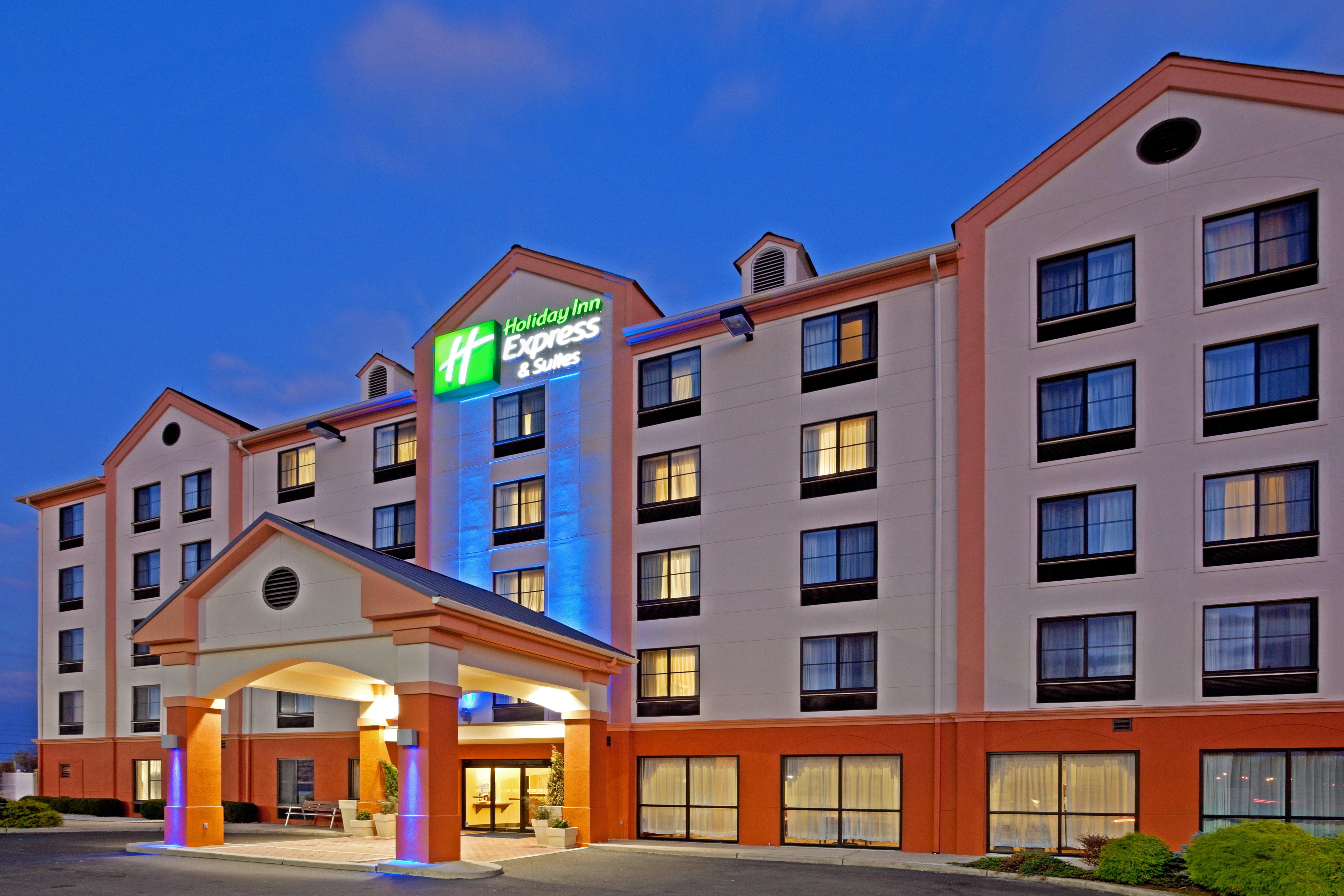 Holiday Inn Express Hotel & Suites Meadowlands Area By Ihg Carlstadt Exterior foto