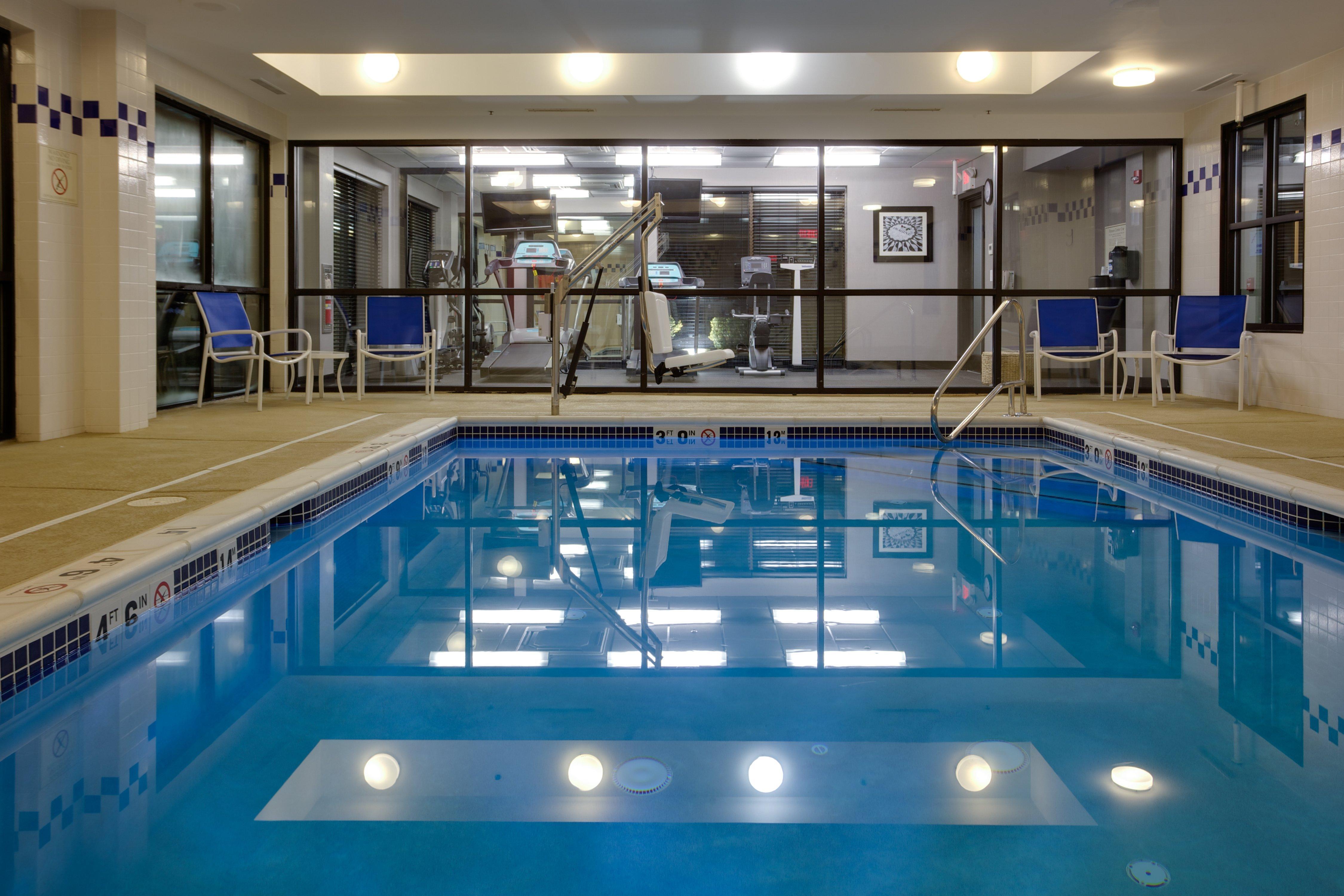 Holiday Inn Express Hotel & Suites Meadowlands Area By Ihg Carlstadt Exterior foto