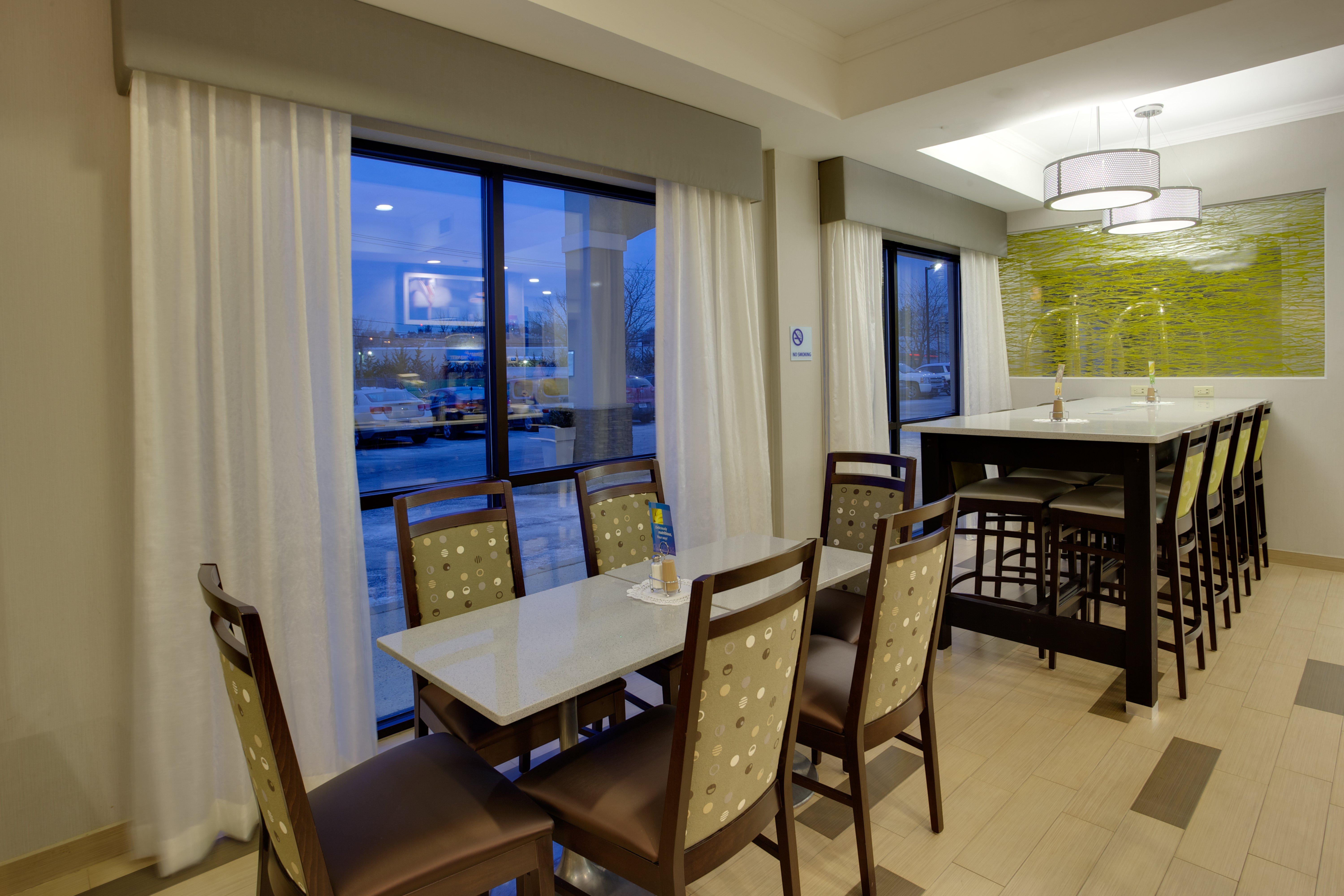 Holiday Inn Express Hotel & Suites Meadowlands Area By Ihg Carlstadt Exterior foto