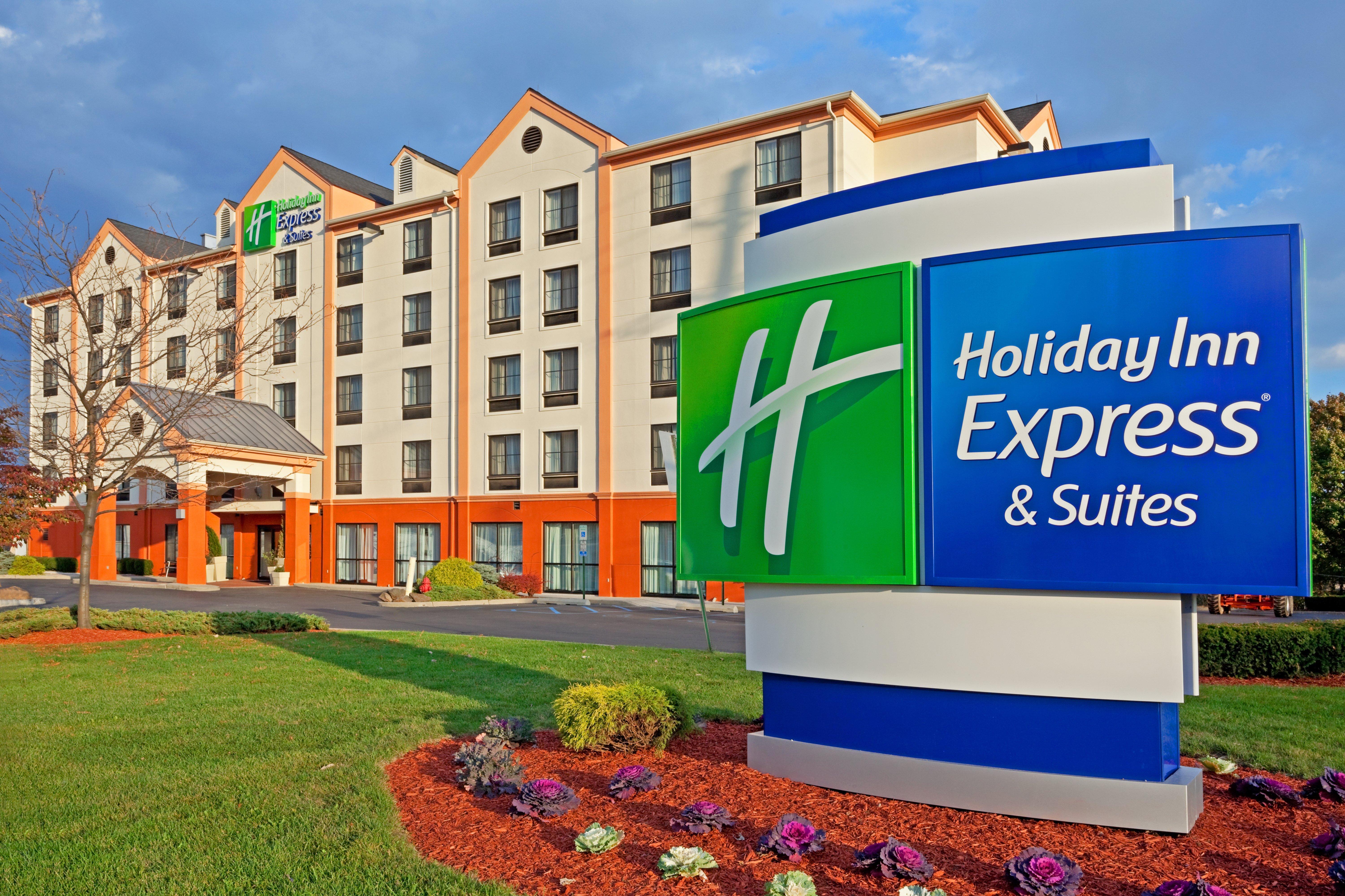 Holiday Inn Express Hotel & Suites Meadowlands Area By Ihg Carlstadt Exterior foto