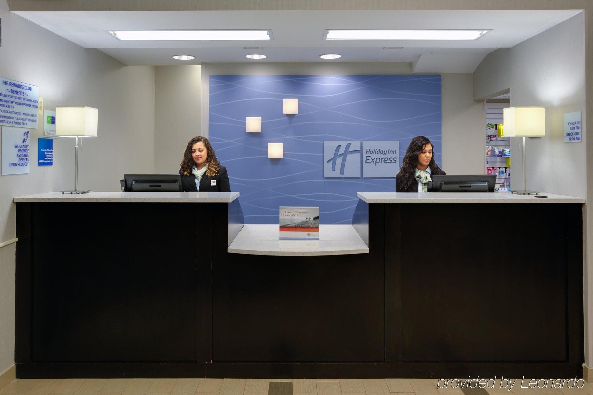 Holiday Inn Express Hotel & Suites Meadowlands Area By Ihg Carlstadt Exterior foto